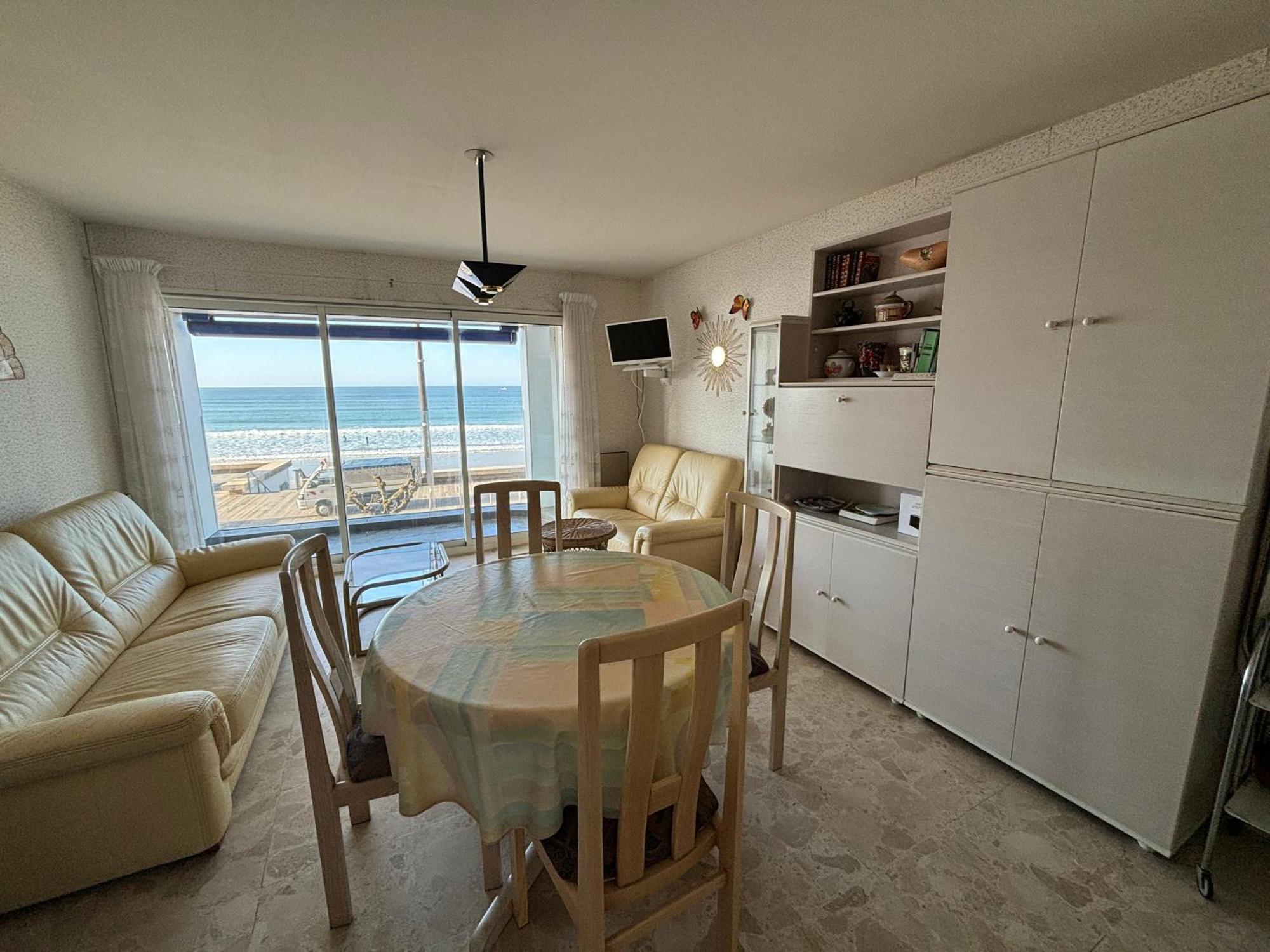 Appartement T2 Avec Balcon Et Vue Mer, 1Er Etage, Ascenseur, Tv, Cuisine Equipee - Fr-1-197-466 Les Sables-d'Olonne Exterior photo